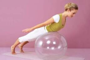 exercícios com bola para emagrecer o abdômen