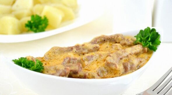 Carne com champignon ao molho cremoso - um prato farto na fase de Consolidação da dieta Dukan